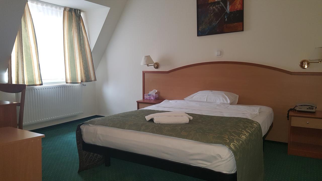 Hotel Melody Oradea Zewnętrze zdjęcie