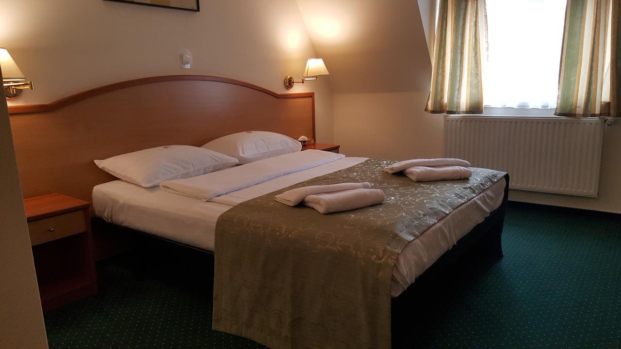 Hotel Melody Oradea Zewnętrze zdjęcie