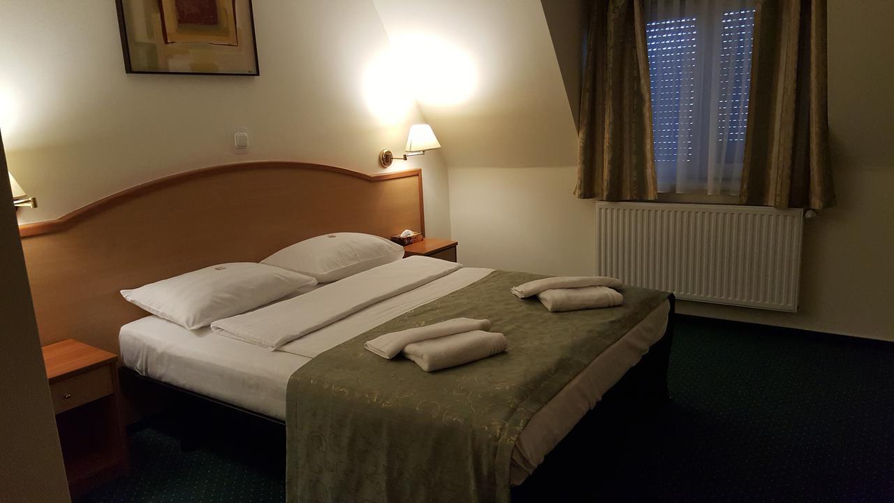 Hotel Melody Oradea Zewnętrze zdjęcie